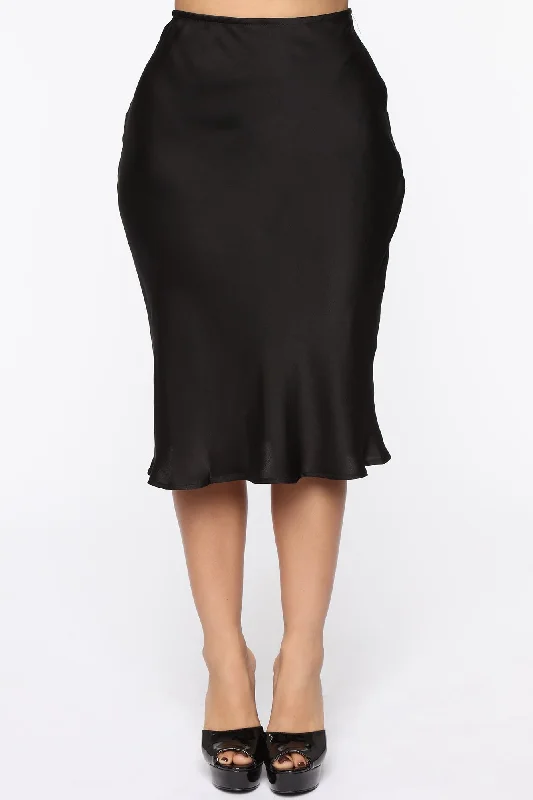 simple minimalist skirts -simple minimalist skirts -Runway All Day Satin Midi Skirt - Black